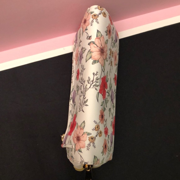 NWT Floral APT.9 Indexer Wallet - Picture 7 of 8